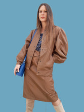 Charger l'image dans la galerie, Ensemble vintage Carla - veste et jupe en cuir d'autruche marron. Taille M, 38, 40