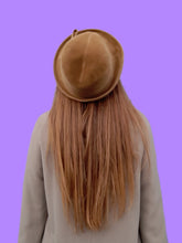 Charger l'image dans la galerie, Chapeau cloche vintage Ophélie - Feutre beige et galon noué.