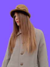 Charger l'image dans la galerie, Chapeau cloche vintage Ophélie - Feutre beige et galon noué.