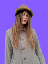 Charger l'image dans la galerie, Chapeau cloche vintage Ophélie - Feutre beige et galon noué.