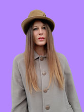 Charger l'image dans la galerie, Chapeau cloche vintage Ophélie - Feutre beige et galon noué.