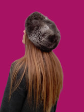 Charger l'image dans la galerie, Toque vintage Nadejda - Calotte en cuir véritable et imitation fourrure marron. Made in France.