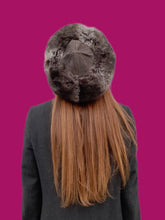 Charger l'image dans la galerie, Toque vintage Nadejda - Calotte en cuir véritable et imitation fourrure marron. Made in France.