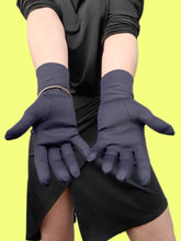 Charger l'image dans la galerie, Gants vintage Elsa - Tissu bleu nuit texturé et satiné. Taille 6,5 extensible. Neyret Paris.