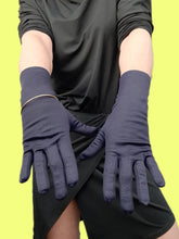 Charger l'image dans la galerie, Gants vintage Elsa - Tissu bleu nuit texturé et satiné. Taille 6,5 extensible. Neyret Paris.
