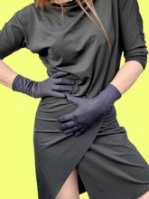 Charger l'image dans la galerie, Gants vintage Elsa - Tissu bleu nuit texturé et satiné. Taille 6,5 extensible. Neyret Paris.