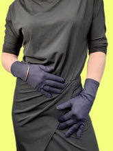 Charger l'image dans la galerie, Gants vintage Elsa - Tissu bleu nuit texturé et satiné. Taille 6,5 extensible. Neyret Paris.