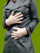 Charger l'image dans la galerie, Gants vintage Elisa - Cuir écru et triangles ajourés aux poignets. Taille 7 1/4