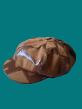 Charger l'image dans la galerie, Chapeau vintage Amandine - Casquette gavroche fantaisie avec visière.