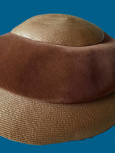 Charger l'image dans la galerie, Chapeau vintage Caroline - Bibi en paille tressée et velours marron. 1960s.