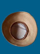 Charger l'image dans la galerie, Chapeau vintage Caroline - Bibi en paille tressée et velours marron. 1960s.
