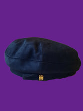 Charger l'image dans la galerie, Chapeau vintage Colette - Béret plat en daim et cuir noir. Nœud et dorure fantaisie.