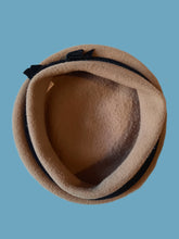 Charger l'image dans la galerie, Chapeau vintage Lucie - Béret à cabillou beige en pure laine vierge. Missouri. Made in France.