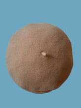 Charger l'image dans la galerie, Chapeau vintage Lucie - Béret à cabillou beige en pure laine vierge. Missouri. Made in France.