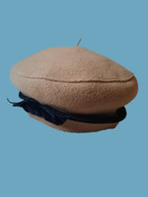 Charger l'image dans la galerie, Chapeau vintage Lucie - Béret à cabillou beige en pure laine vierge. Missouri. Made in France.