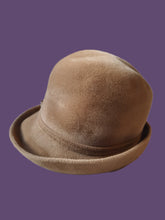 Charger l'image dans la galerie, Chapeau cloche vintage Ophélie - Feutre beige et galon noué.