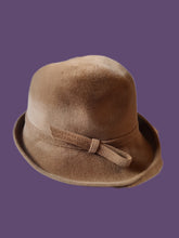 Charger l'image dans la galerie, Chapeau cloche vintage Ophélie - Feutre beige et galon noué.