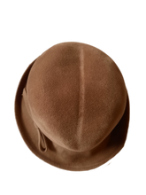 Charger l'image dans la galerie, Chapeau cloche vintage Ophélie - Feutre beige et galon noué.