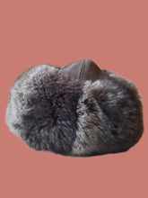 Charger l'image dans la galerie, Toque vintage Nadejda - Calotte en cuir véritable et imitation fourrure marron. Made in France.