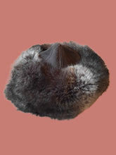 Charger l'image dans la galerie, Toque vintage Nadejda - Calotte en cuir véritable et imitation fourrure marron. Made in France.