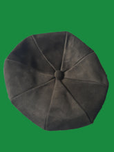 Charger l'image dans la galerie, Chapeau vintage Michèle - Béret en cuir et daim noir.