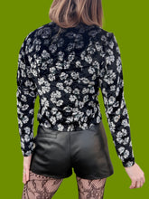 Charger l'image dans la galerie, Gilet vintage Andréa - En velours fleuri gris et vert. Taille S, 36, 38.