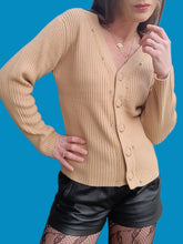 Charger l'image dans la galerie, Gilet "Seconde" Lina - En cachemire beige à strass et perles. Taille S, 36, 38. Dalilai.