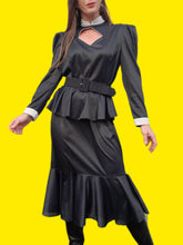 Charger l'image dans la galerie, Robe vintage Emmanuelle - Décolleté ajouré. Noire à pois blancs. Taille M, 38, 40.