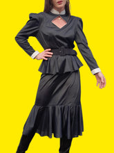 Charger l'image dans la galerie, Robe vintage Emmanuelle - Décolleté ajouré. Noire à pois blancs. Taille M, 38, 40.