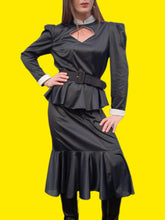 Charger l'image dans la galerie, Robe vintage Emmanuelle - Décolleté ajouré. Noire à pois blancs. Taille M, 38, 40.