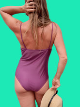 Charger l'image dans la galerie, Maillot de bain vintage Rosalia - Violet. Taille S, 36, 38.