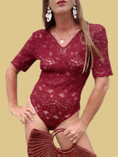 Charger l'image dans la galerie, Body vintage Véronique - Dentelle bordeaux. Taille M, 38, 40.