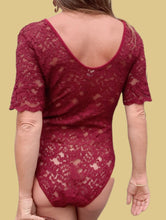 Charger l'image dans la galerie, Body vintage Véronique - Dentelle bordeaux. Taille M, 38, 40.