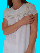 Charger l'image dans la galerie, Chemise de nuit vintage - Col dentelle. Taille L, 40, 42.
