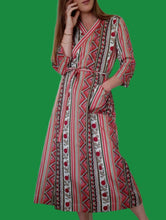 Charger l'image dans la galerie, Déshabillé vintage Léna - Fleurs et rayures rose et vert. Taille M, 38, 40. Lingelor. Made in France.