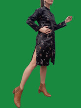 Charger l'image dans la galerie, Kimono Vietnamien Linh - Brocard fleuri. Taille M, 38, 40