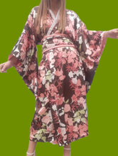 Charger l'image dans la galerie, Kimono Yuri - Imprimé floral, manches pagodes. Geisha. Taille unique.