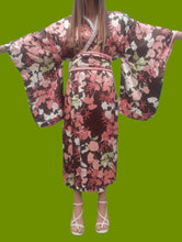 Charger l'image dans la galerie, Kimono Yuri - Imprimé floral, manches pagodes. Geisha. Taille unique.