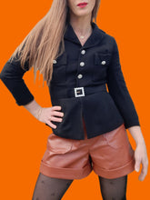Charger l'image dans la galerie, Veste vintage Maud - A boutons bijoux en strass et ceinture assortie. Taille XS, 34, 36. Simone Maicen. Saint Etienne
