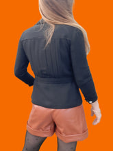 Charger l'image dans la galerie, Veste vintage Maud - A boutons bijoux en strass et ceinture assortie. Taille XS, 34, 36. Simone Maicen. Saint Etienne