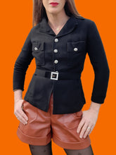 Charger l'image dans la galerie, Veste vintage Maud - A boutons bijoux en strass et ceinture assortie. Taille XS, 34, 36. Simone Maicen. Saint Etienne