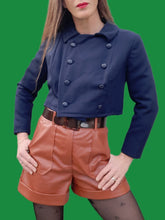 Charger l'image dans la galerie, Veste vintage Elvire - Cropped bleu marine à double boutonnage. Taille S, 36, 38. Simone Maicen. Made in France.