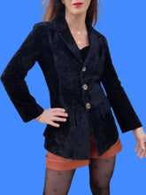 Charger l'image dans la galerie, Veste vintage Camille - En panne de velours ras, noir. Taille S, 36, 38. Jeans de Christian Lacroix. Made in Italy.