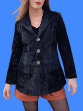 Charger l'image dans la galerie, Veste vintage Camille - En panne de velours ras, noir. Taille S, 36, 38. Jeans de Christian Lacroix. Made in Italy.