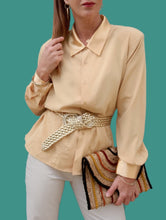 Charger l'image dans la galerie, Chemisier vintage Marthe - Jaune à col et manches satinés. Taille XXL, 44, 46