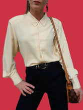 Charger l'image dans la galerie, Chemisier vintage Johanna - Jaune clair. Broderie col et manches. Taille XXL, 44, 46.
