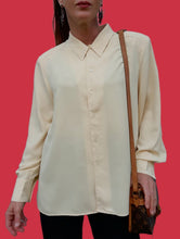 Charger l'image dans la galerie, Chemisier vintage Johanna - Jaune clair. Broderie col et manches. Taille XXL, 44, 46.