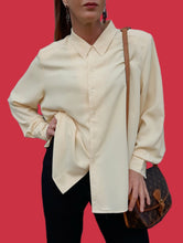 Charger l'image dans la galerie, Chemisier vintage Johanna - Jaune clair. Broderie col et manches. Taille XXL, 44, 46.