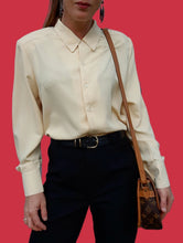 Charger l'image dans la galerie, Chemisier vintage Johanna - Jaune clair. Broderie col et manches. Taille XXL, 44, 46.