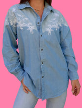 Charger l'image dans la galerie, Chemisier vintage Tiphaine - Rayures et broderies florales. Coton. Taille L, 40, 42. Tilbert